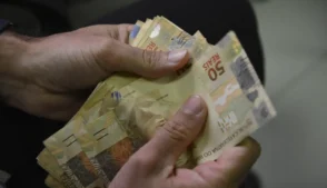 Imagem de notas de reais.