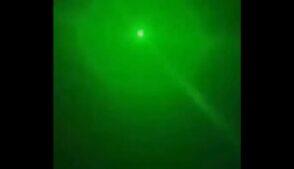 Imagem de drone flagrado em céu dos EUA.