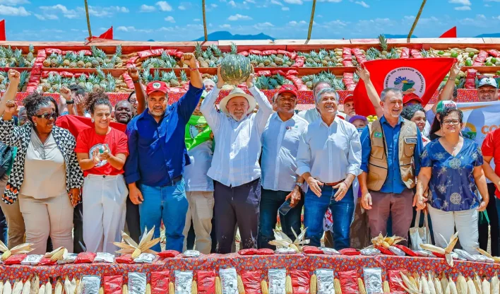 Lula: não tem porquê o Estado ter terra pública porque tem que estar na mão do povo