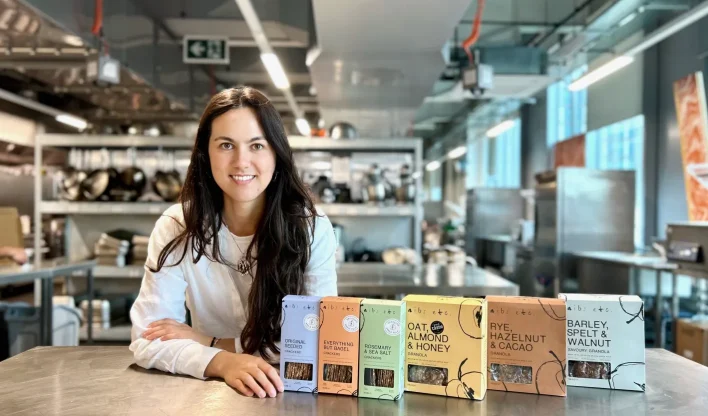 A empresa de Chloe Stewart, Nibs etc., produz alimentos a partir de ingredientes "reutilizados"