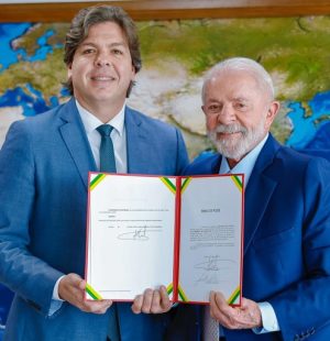 O novo ministro, Frederico de Siqueira Filho, ao lado do presidente Lula.