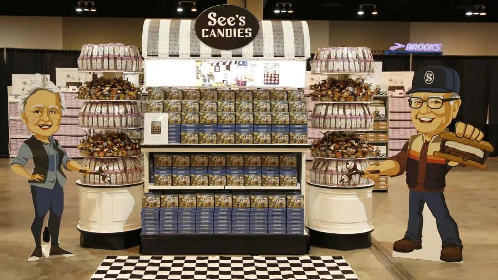 Veja a exposição Candies na reunião anual de acionistas da Berkshire Hathaway em Omaha, Nebraska, em 2 de maio de 2025.