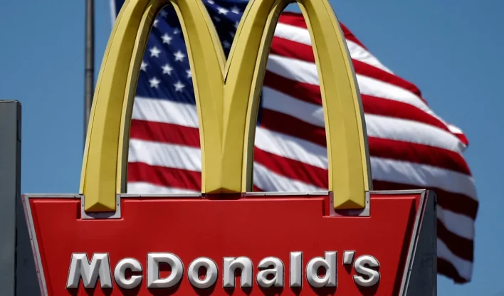 O logotipo do McDonald’s (MCD) é visto em Los Angeles, Califórnia.