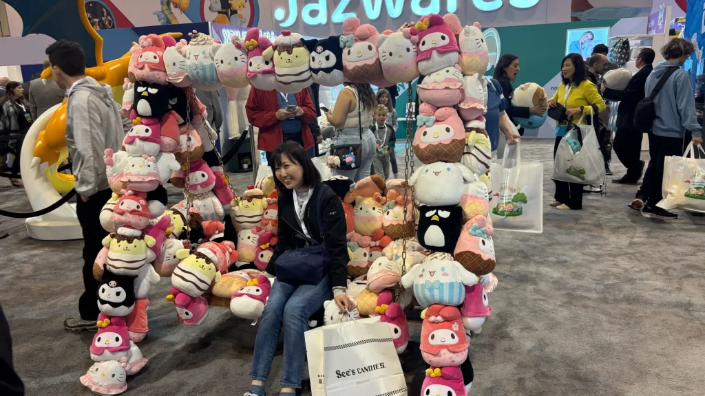 Exposição de compras de squishlow na reunião anual de acionistas da Berkshire Hathaway em Omaha, Nebraska, em 2 de maio de 2025.
