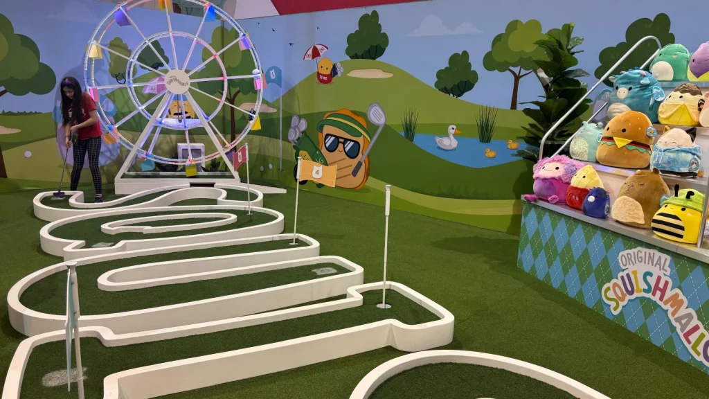 Exposição de compras de squishlow na reunião anual de acionistas da Berkshire Hathaway em Omaha, Nebraska, em 2 de maio de 2025.