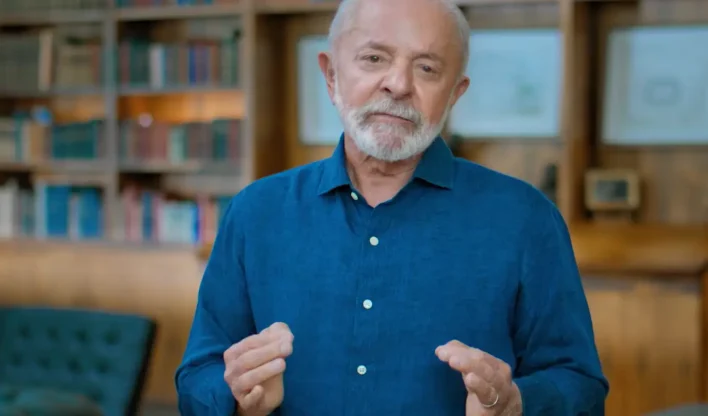 Lula faz discurso de 1º de Maio