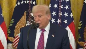 Trump ameaça BRICS e defende hegemonia do dólar: “Se perdermos isso, é como perder uma guerra mundial”