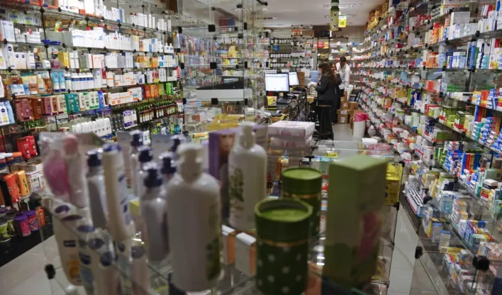 ão Paulo, o custo para comprar um medicamento pode variar até 20 vezes de uma farmácia para outra