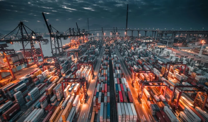 Exportadores enfrentam novos desafios diante do tarifaço imposto pelos EUA.