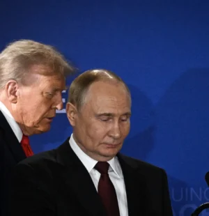Trump e Putin logo após reunião no Alasca.