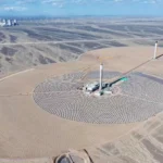 China adota modelo de torres duplas em usina solar para ampliar produção de energia