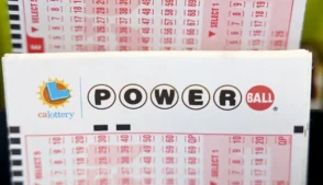 Close em bilhete de aposta da powerball