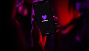 Deezer desmonetiza até 85% dos streams de músicas geradas por IA e passa a vender tecnologia de detecção