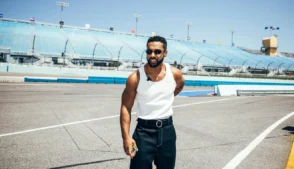 Estrela de Emily em Paris assume papel estratégico na Fórmula E