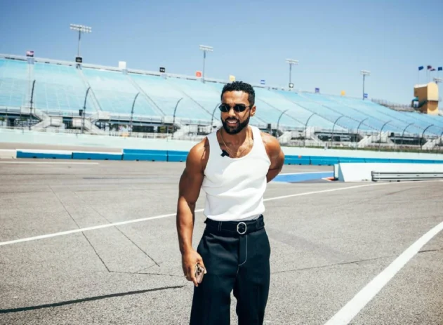 Estrela de Emily em Paris assume papel estratégico na Fórmula E