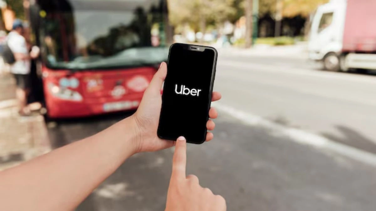 Uber Black e Comfort atualizam lista de carros para 2026; confira novas regras