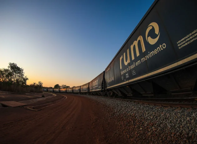 Rumo investe em locomotivas híbridas e vagões-tanque
