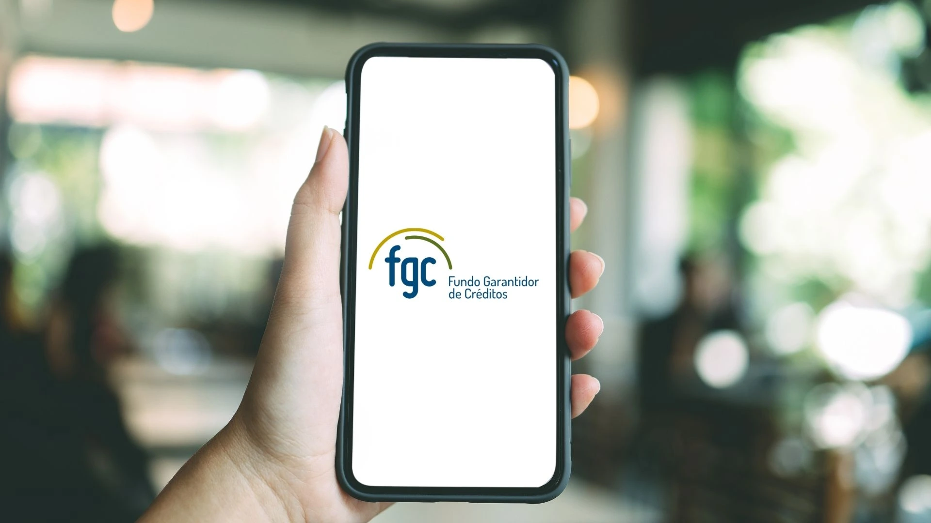 Golpe mira beneficiários do FGC: app falso instala trojan bancário em celulares Android