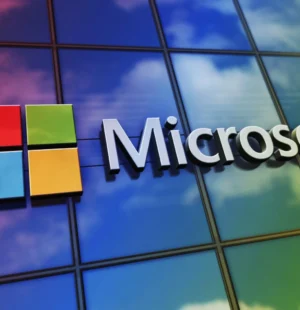 Fachada espelhada com logo da Microsoft