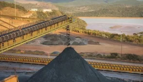 A manutenção da tarifa global dos Estados Unidos em 10%, abaixo dos 15% inicialmente anunciados, resguarda cerca de 25% das exportações de Minas Gerais destinadas ao mercado norte-americano, segundo levantamento do Centro Internacional de Negócios (CIN) da Federação das Indústrias do Estado de Minas Gerais (FIEMG).