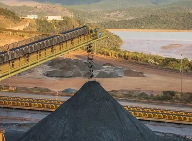 A manutenção da tarifa global dos Estados Unidos em 10%, abaixo dos 15% inicialmente anunciados, resguarda cerca de 25% das exportações de Minas Gerais destinadas ao mercado norte-americano, segundo levantamento do Centro Internacional de Negócios (CIN) da Federação das Indústrias do Estado de Minas Gerais (FIEMG).