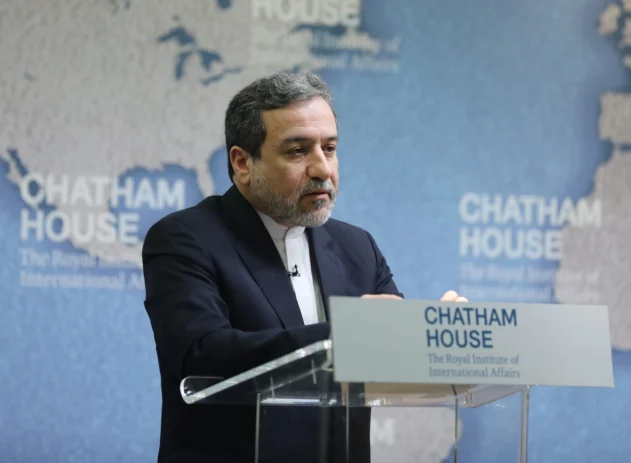 O ministro das Relações Exteriores do Irã, Abbas Araghchi, deixou neste domingo (15) para a Suíça para um segundo ciclo de conversas sobre o programa nuclear iraniano com os Estados Unidos.