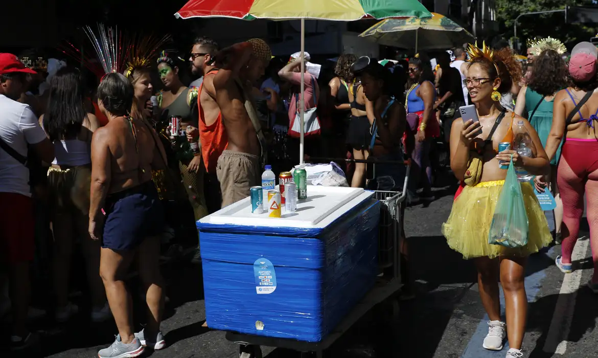 Saiba como se prevenir dos golpes financeiros no carnaval - Times ...
