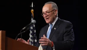 o líder da minoria no Senado, Chuck Schumer (D-NY)