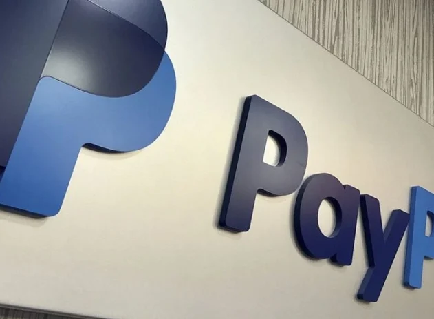 A forte desvalorização recente das ações colocou a PayPal no radar de potenciais compradores e levou a empresa a avaliar abordagens recebidas no mercado. A informação foi divulgada pela agência Bloomberg, que cita fontes com conhecimento do assunto.
