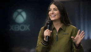 Asha Sharma em evento do XBox