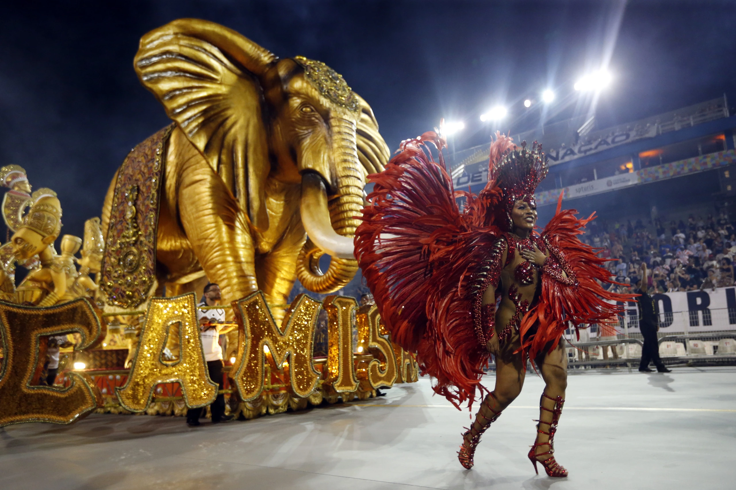 Carnaval é feriado ou ponto facultativo? Saiba como funciona a data pelo Brasil