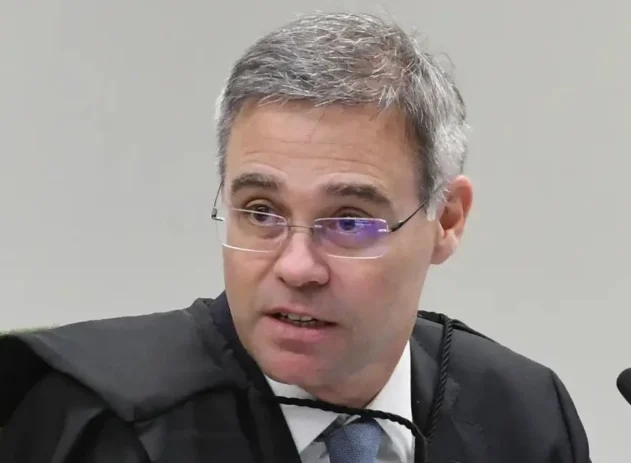 A condução das análises técnicas relacionadas à Operação Compliance Zero passará a seguir o trâmite pericial regular da Polícia Federal, após autorização do ministro André Mendonça, do Supremo Tribunal Federal.