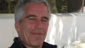 Jeffey Epstein sorrindo