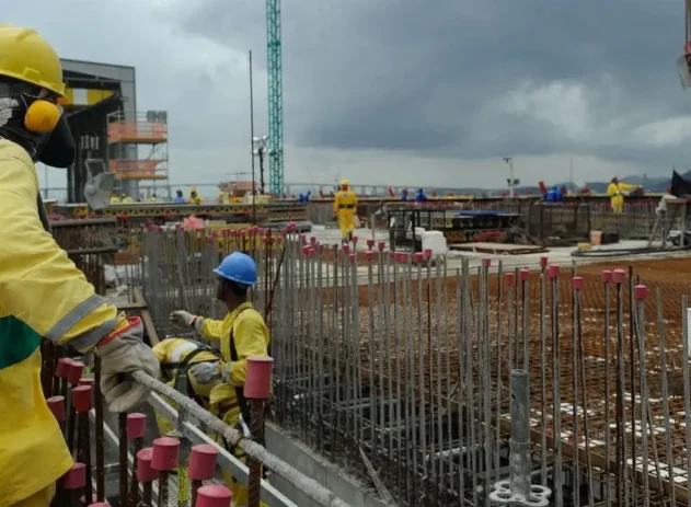 A indústria da construção começou 2026 em baixa. Em janeiro, o índice que mede o nível de atividade do setor registrou 43,1 pontos, pior resultado do indicador para o mês desde 2017, de acordo com a Sondagem Indústria da Construção, divulgada nesta quinta-feira (26) pela Confederação Nacional da Indústria (CNI), em parceria com a Câmara Brasileira da Indústria da Construção (CBIC).