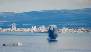 EUA x Irã: entenda como conflito pressiona custos e logística do agronegócio brasileiro.