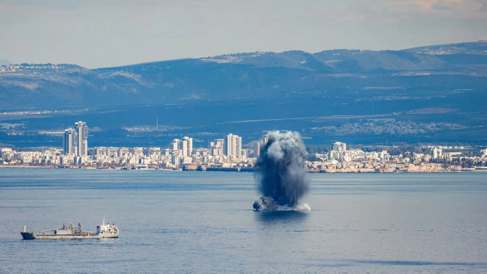 EUA x Irã: entenda como conflito pressiona custos e logística do agronegócio brasileiro