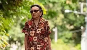 Atriz Tânia Maria no filme O Agente Secreto