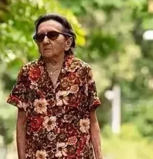 Atriz Tânia Maria no filme O Agente Secreto