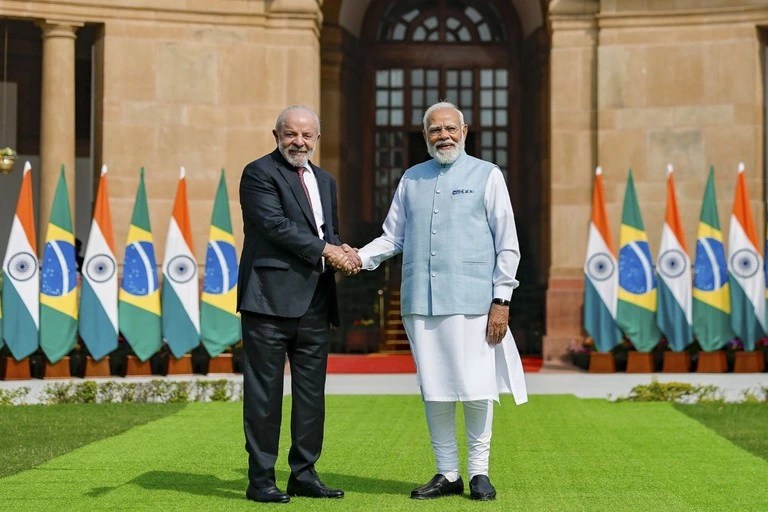 Brasil assina 8 acordos na Índia e fala em US$ 30 bilhões de comércio bilateral
