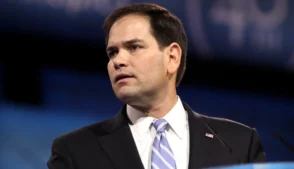 Os Estados Unidos aguardam uma resposta do Irã “entre hoje e amanhã” sobre uma proposta de cessar-fogo, afirmou nesta sexta-feira (27) o secretário de Estado Marco Rubio, durante encontros do G7.