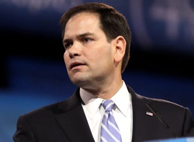 Os Estados Unidos aguardam uma resposta do Irã “entre hoje e amanhã” sobre uma proposta de cessar-fogo, afirmou nesta sexta-feira (27) o secretário de Estado Marco Rubio, durante encontros do G7.