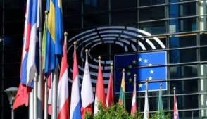 A presidente da Comissão Europeia, Ursula von der Leyen, afirmou nesta terça-feira (17) que discutiu a situação de segurança no Oriente Médio em conversa telefônica com o primeiro-ministro do Iraque, Mohammed Shia' Al Sudani.