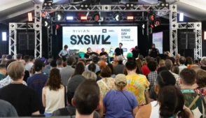 Começou nesta quinta-feira (13), em Austin, no Texas, o South by Southwest (SXSW), considerado um dos maiores eventos de inovação, criatividade e tecnologia do mundo. Até 18 de março, líderes de tecnologia, executivos, investidores e pesquisadores se reúnem para discutir tendências que devem moldar a economia e a sociedade nos próximos anos.