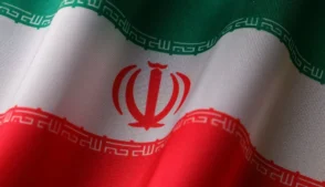 O Irã afirmou nesta quarta-feira (11) estar preparado para uma guerra longa, doze dias após o início dos ataques américo-israelenses, em um conflito regionalizado que ameaça o abastecimento de petróleo da economia mundial.