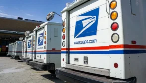 A Amazon afirmou nesta quarta-feira que o Serviço Postal dos Estados Unidos (USPS) abandonou de forma abrupta as negociações para renovação de contrato, após mais de um ano de tratativas, dizendo que a estatal “desistiu na última hora”, segundo publicação em blog.