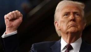 O presidente dos Estados Unidos, Donald Trump, criticou nesta terça-feira (17) os aliados da Otan pela resistência em participar da guerra contra o Irã, ao mesmo tempo em que afirmou que os EUA não dependem de apoio externo para conduzir suas operações militares.