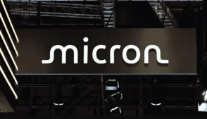 A Micron Technology apresentou resultados acima das estimativas de mercado, impulsionada pelo avanço da inteligência artificial, mas viu suas ações recuarem após o anúncio, em meio a preocupações com o ritmo de investimentos e a sustentabilidade das margens.