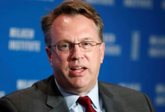 O presidente do Federal Reserve (Fed) de Nova York, John Williams, alertou nesta terça-feira (3) que o conflito no Oriente Médio pode ter reflexos diretos sobre a economia americana, principalmente por meio da alta do preço do petróleo, com impacto potencial na inflação dos Estados Unidos no curto prazo.