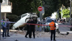 Seis pessoas ficaram feridas neste domingo em Israel após disparos de mísseis iranianos, informaram os serviços de emergência, depois que uma série de explosões foi ouvida no início da tarde em Tel-Aviv, no centro do país.