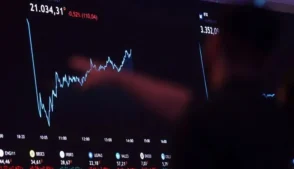 O Ibovespa opera em queda nesta sexta-feira (27), refletindo o clima de cautela no exterior diante das incertezas sobre o conflito no Oriente Médio, após já ter encerrado a quinta-feira (26) em baixa de 1,45%, aos 182.732,67 pontos, ainda assim acumulando ganho semanal de 3,70%.